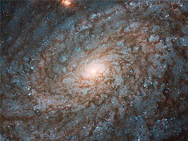 هذا المجرة هو تعريف "Flocculent" - مجلة الفضاء