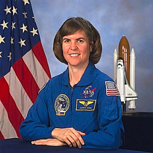 Astronot Janice Voss için Requiem