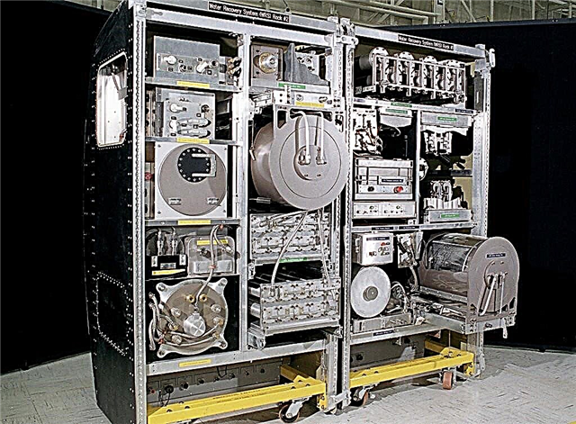 Una mirada al interior del sistema de reciclaje de agua / orina en la estación espacial