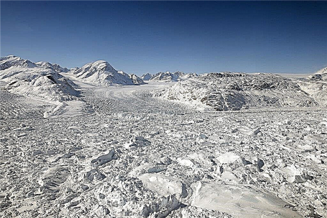 Oamenii de știință suspectează acum mai multe creșteri ale nivelului mării din ghețarii Groenlandei