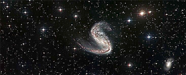 Два погляди односхилого галактики