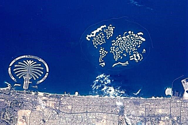 Dubais Inselversion der Welt vom Weltraum aus gesehen