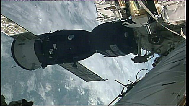 Fejlfri Shakedown-mission fra modificeret Soyuz leverer multinationale besætninger til rumstationen