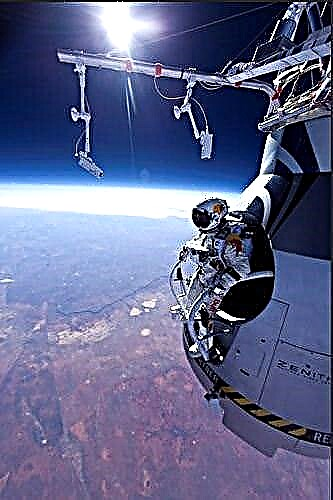 Lo skydiver Baumgartner fa un salto di prova da 21.000 metri