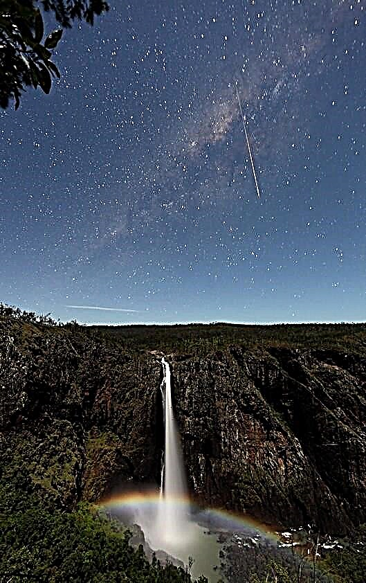 Thierry Legault: Moonbow en Meteor over Wallaman Falls in Australië