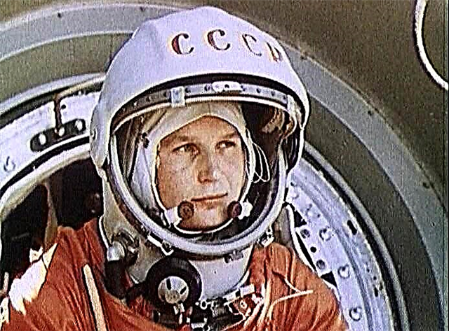 ใครคือผู้หญิงคนแรกที่ออกสู่อวกาศ?