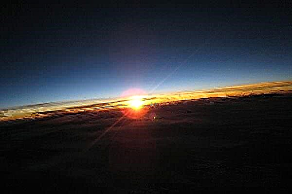Saullēkta foto no Kosmosa malas, ko nošāva koledžas komanda