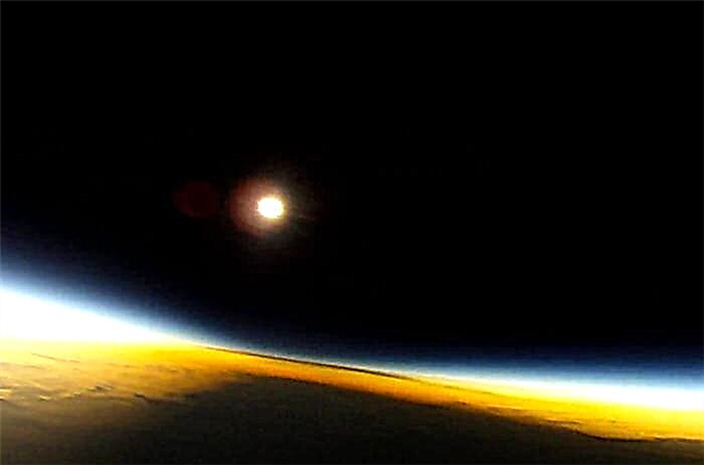 À sombra da lua: experimente um eclipse solar a partir de 37 quilômetros