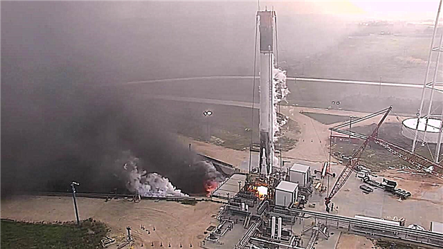 SpaceX přijímá ponaučení získaná z více přistání s posilovačem - testované požáry byly obnoveny 1. etapa: Videa