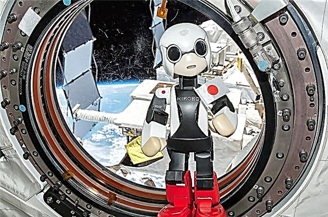 O robô Kirobo envia a primeira mensagem da Estação Espacial (e não abre as portas do compartimento)