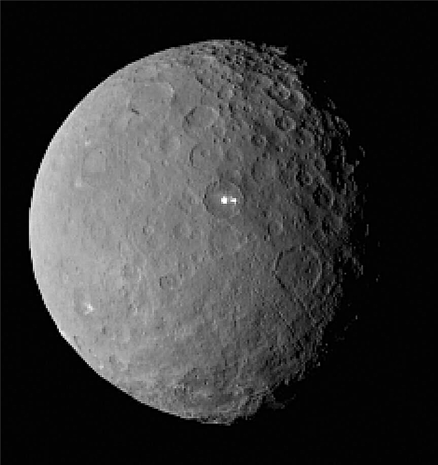 Svetla točka Ceres Bizarre ima zdaj spremljevalca
