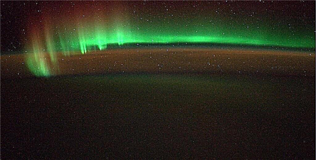 Зрелищни южни светлини, снимачни звезди, снимки на Сахара и още много неща от Александър Герст на ESA на борда на МКС