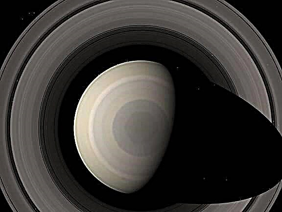 Jaké je počasí na Saturn?