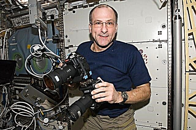 Don Pettit: Űrhajós, Tudományos Úr, Space Gardner és Extrastrinaire Astrophotographer