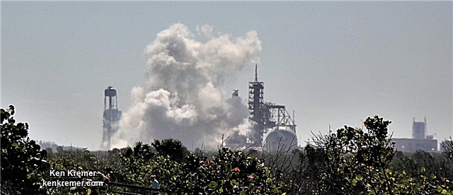 Październik: Premiera Trifecta z Florydy oczyszczona, gdy SpaceX przeprowadza statyczny test wozu strażackiego w dniu 30 października w Korei