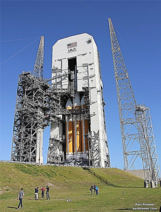 T Minus 1 Hari untuk Meluncurkan: Orion di Foto Pad