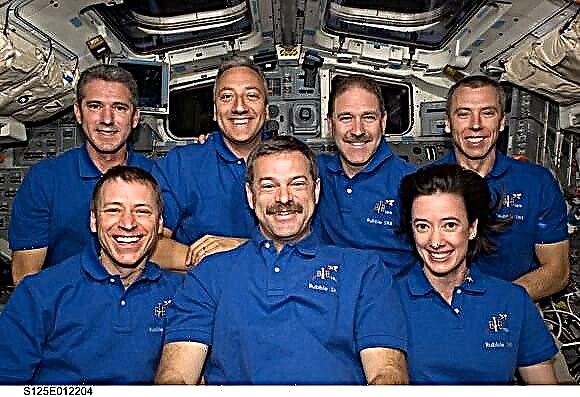 El tiempo mantiene a la tripulación del transbordador en el espacio otro día