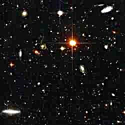 Hubble sieht ein Feld von Galaxien