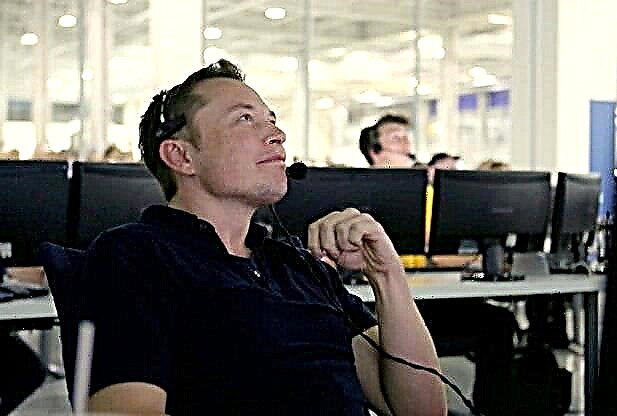 Elon Musk vill ta Internet till Mars