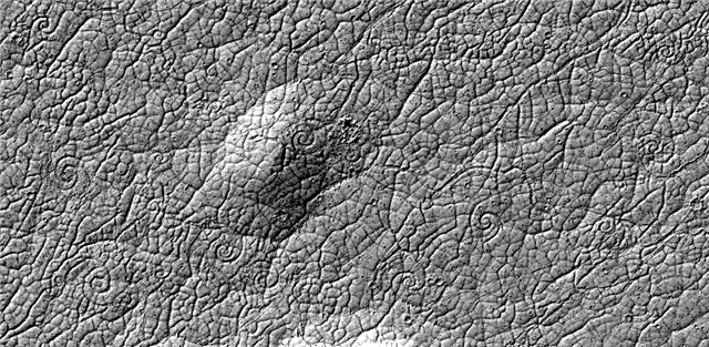Extrañas características de Swirly encontradas en Marte