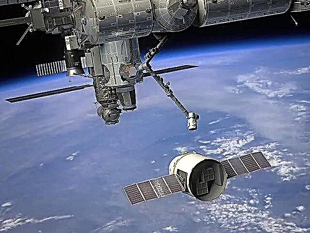 NASA ISS tiekia sutartis su „SpaceX“ ir „Orbital Hold“