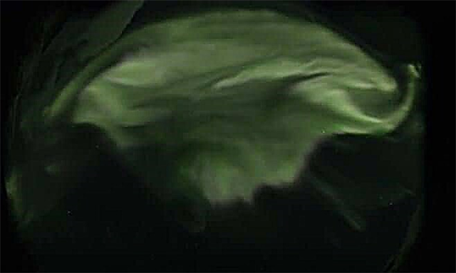 Regardez une aurore céleste rapide et furieuse filmée en temps réel