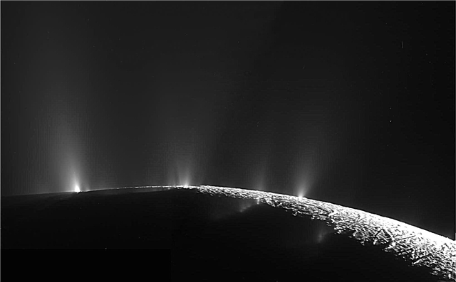 Enceladus 'jets selektivt startar längre från Saturnus