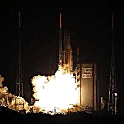 Ariane Rocket despega con dos satélites