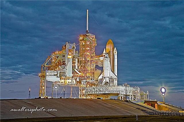 Breaking News: Space Shuttle Discovery wordt teruggerold vanaf Launchpad