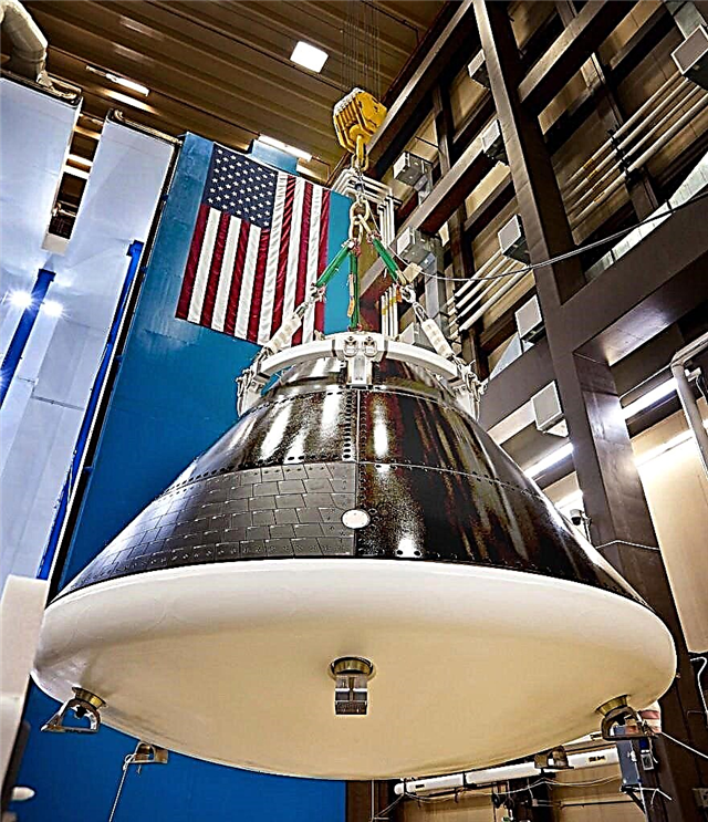 Први Орион окупљен у Денверу, други Орион приказан у свемирском центру Кеннеди