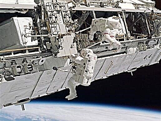Bagaimana Kesan Micrometeoroid Memberi Bahaya untuk Spacewalk Hari Ini