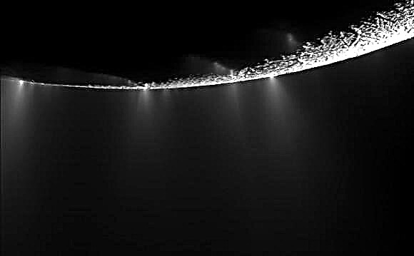 Enceladus ความร้อนภายในสูงกว่าที่คาดการณ์ไว้มาก