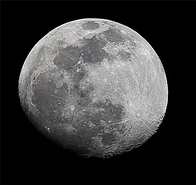 وضع القمر الكبير والمريخ في عرض ليلة الجمعة