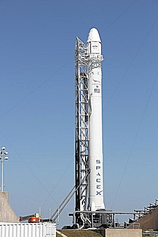 SpaceX Commercial Rocket klaar voor 1 maart Schiet af naar ISS