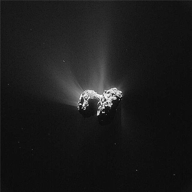تمت الموافقة على Rosetta Orbiter للمهمة الموسعة وهبوط المذنب الغامق