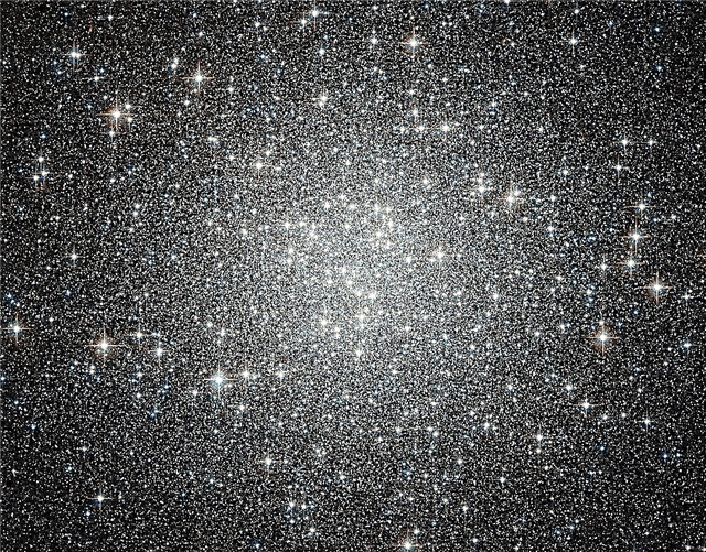 Messier 53 - кълбовидният клъстер NGC 5024