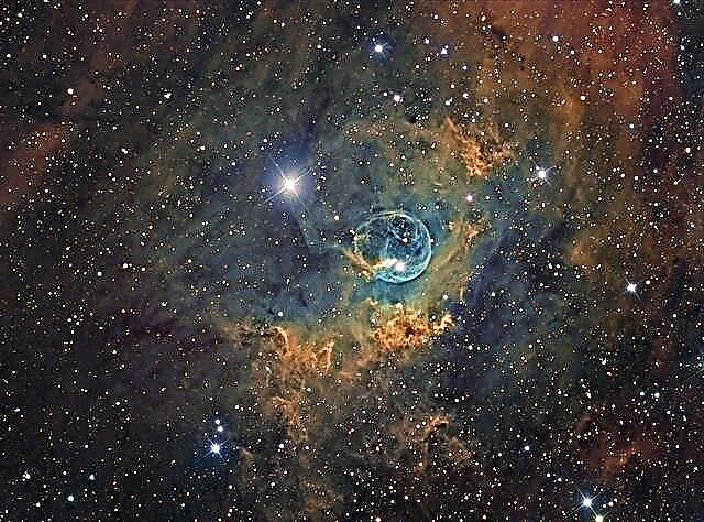 Astrophoto: Hubble in the Bubble