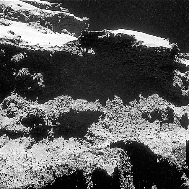 Rozetas skats uz komētas "Lielo šķirtni" - žurnāls Space