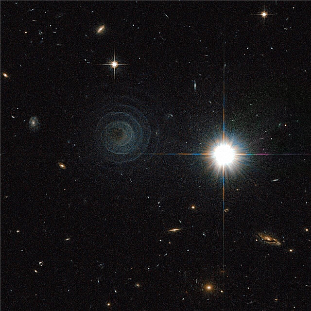Hubble vohuni neverjetna kozmična spirala