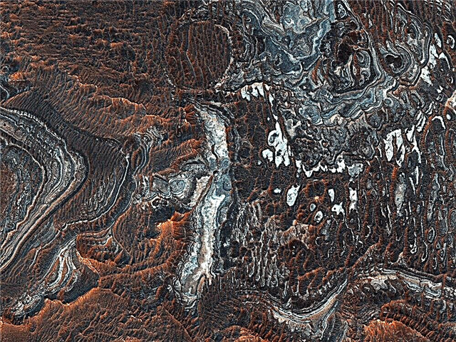 Veel üks uskumatu pilt Marsist, seekord piirkonnast, mis asub otse Valles Marinerisest väljaspool