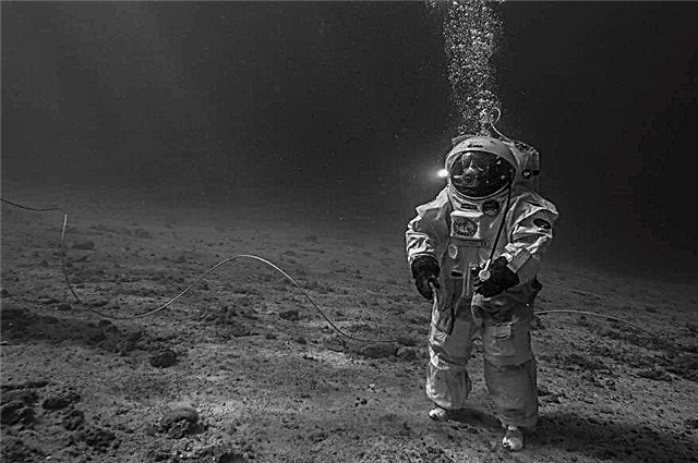 رائد فضاء يقوم بمسيرة 'القمر' في البحر. والأفضل من ذلك أنها مجرد واحدة من العديد من المهمات تحت الماء الأخيرة