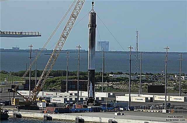 Sea Landed SpaceX Falcon 9 trở lại cảng Canaveral: Gallery