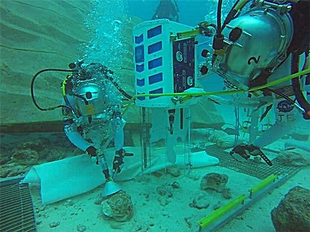 مشاهدة بث مباشر يتنقيب رواد الفضاء تحت الماء في قاع المحيط
