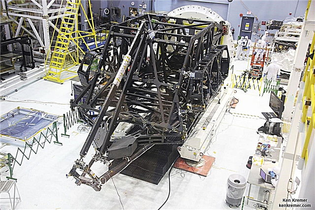 NASA Webb Telescope Construction يقفز إلى الأمام مع تسليم مرآة الطيران هيكل هيكل العمود الفقري