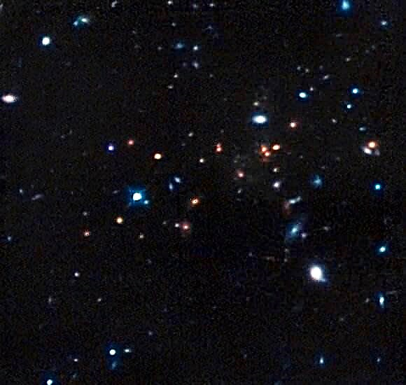 'Armada dos Telescópios' captura o aglomerado de galáxias mais distante já visto