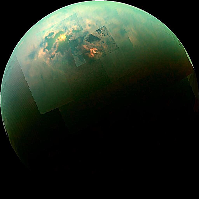 البحيرات المليئة بالميثان على تيتان "عميقة بشكل مدهش" - مجلة الفضاء