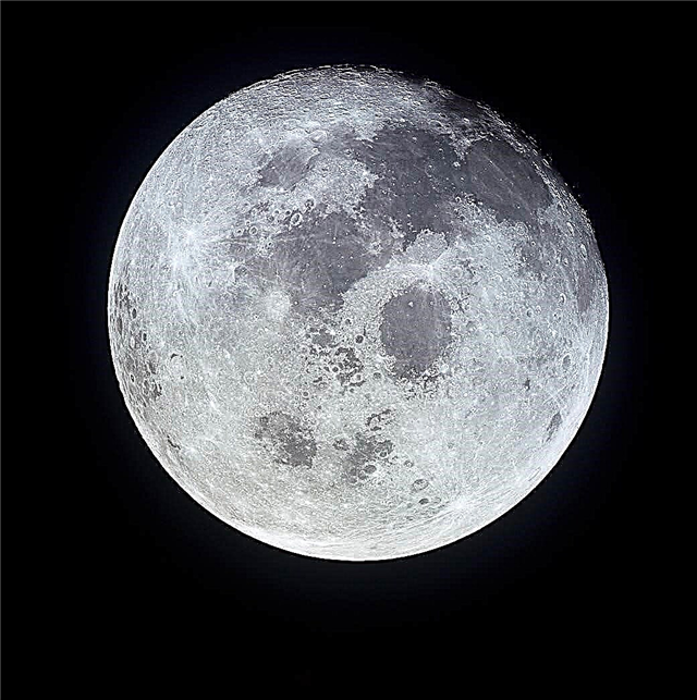 La Lune at-elle des noms différents?