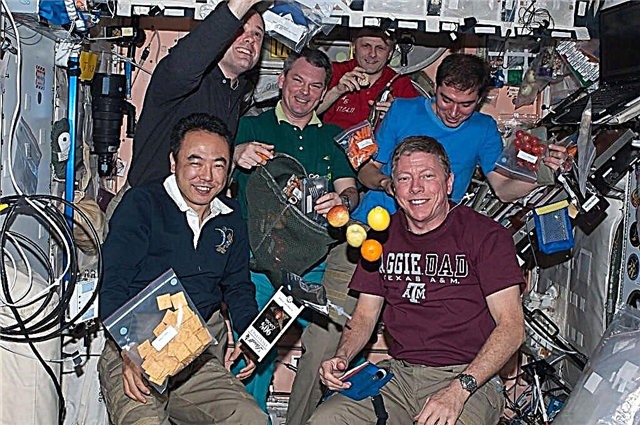 كيف يحتفل رواد الفضاء بعيد الشكر في محطة الفضاء؟