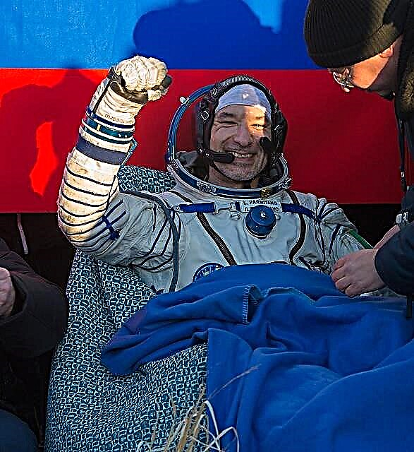Pompa Spacesuit Leak And Fist: Naik Seiring Dengan Misi Stasiun Luar Angkasa Astronaut