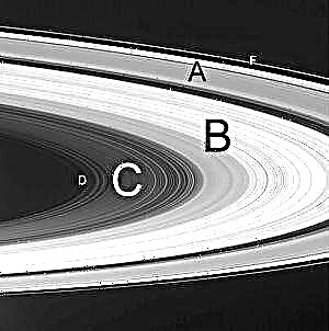 Ile pierścieni ma Saturn?